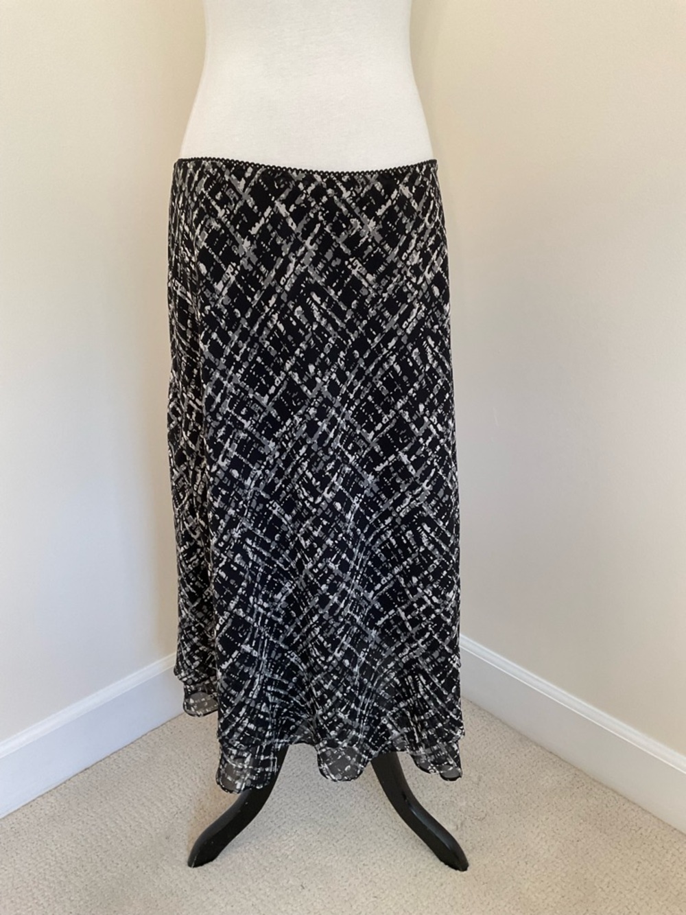 JM Collection Black & Gray Abstract Print Midi Skirt